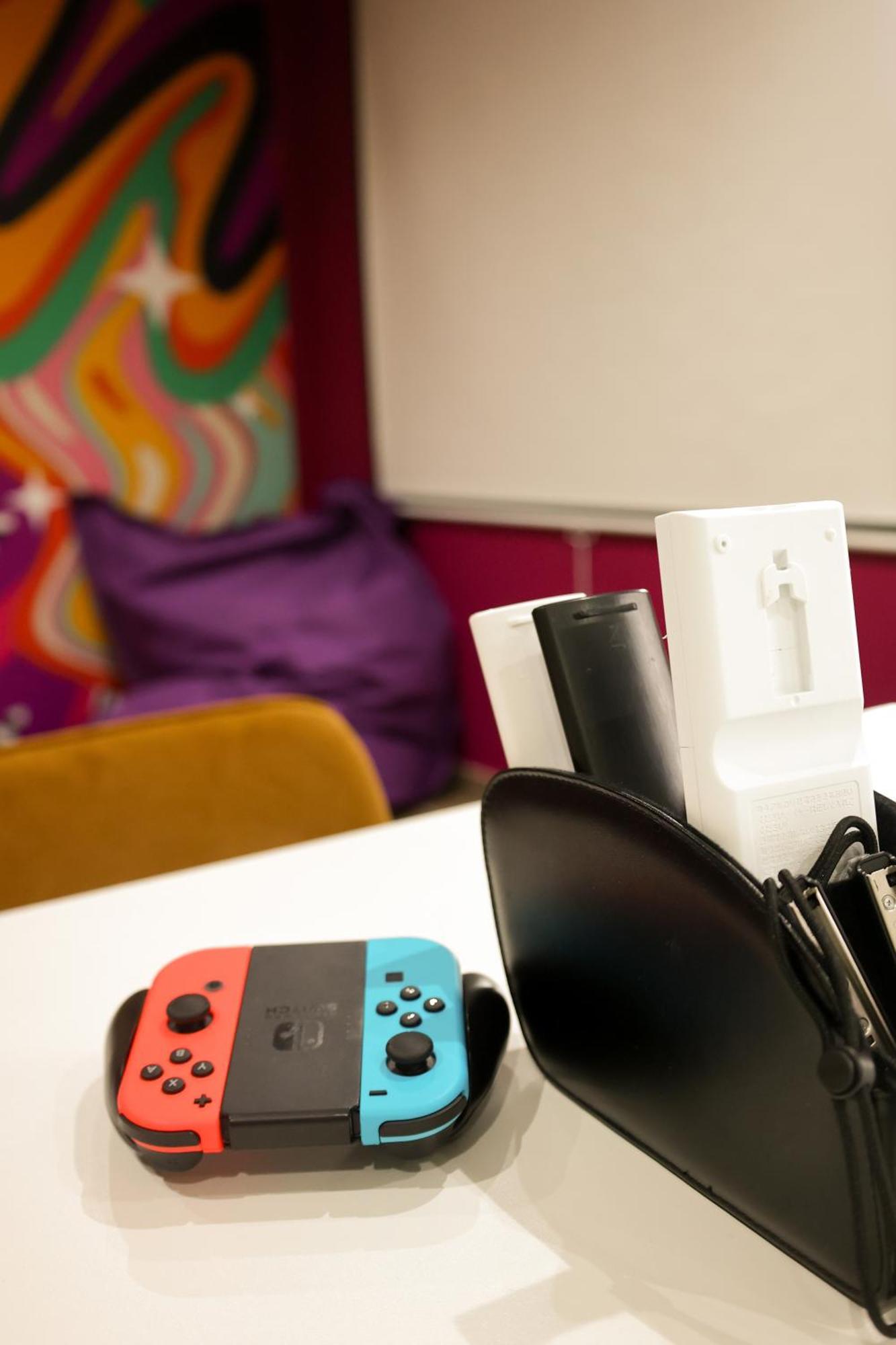 Capsule Groovy-Jacuzzi-Sauna-Billard-Netflix- Nintendo Switch & Jeux مونس المظهر الخارجي الصورة
